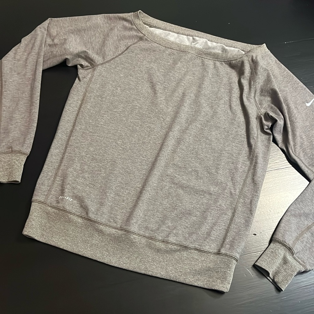 Nike dri fit top women’s small